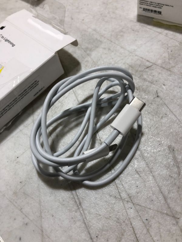 Photo 2 of Apple USB-C to Lightning Cable (1 m)
