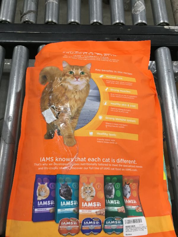 IAMS PROACTIVE HEALTH Adult Hairball Care ProteinRich Hairball Control