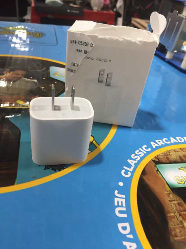 Photo 2 of Apple 20W USB-C Power Adapter
