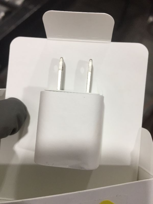 Photo 2 of Apple 5W USB Power Adapter
