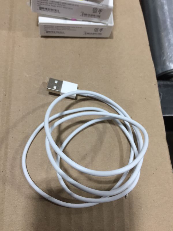 Photo 2 of Apple Lightning to USB Cable (1 m)
