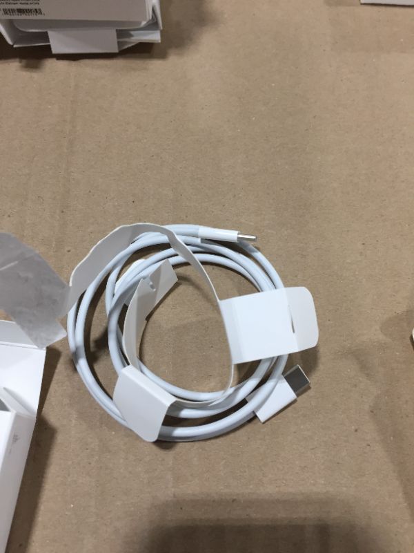 Photo 2 of Apple USB-C Charge Cable (1 m)
