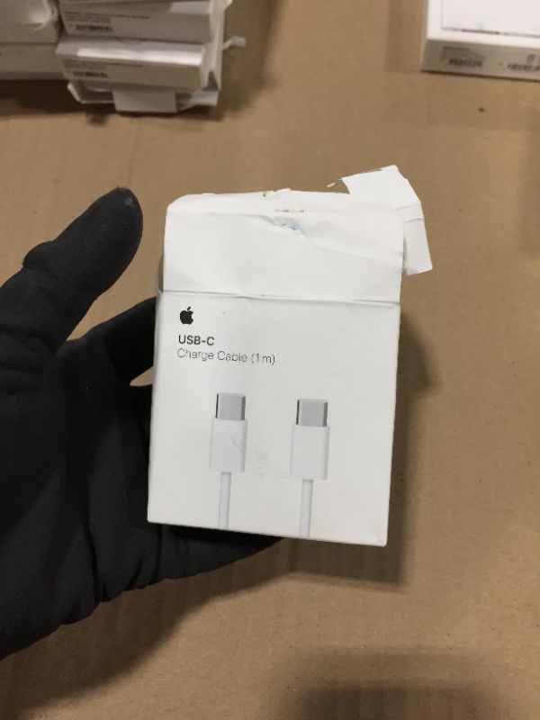 Photo 3 of Apple USB-C Charge Cable (1 m)
