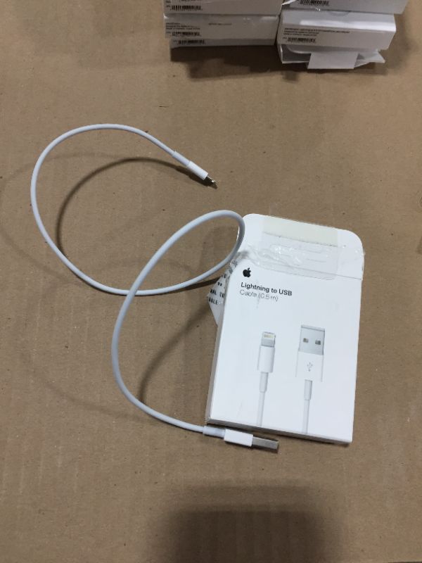 Photo 2 of Apple Lightning to USB Cable (0.5 m)
