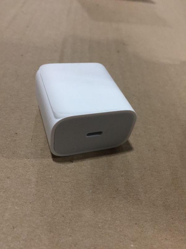 Photo 3 of Apple 20W USB-C Power Adapter
