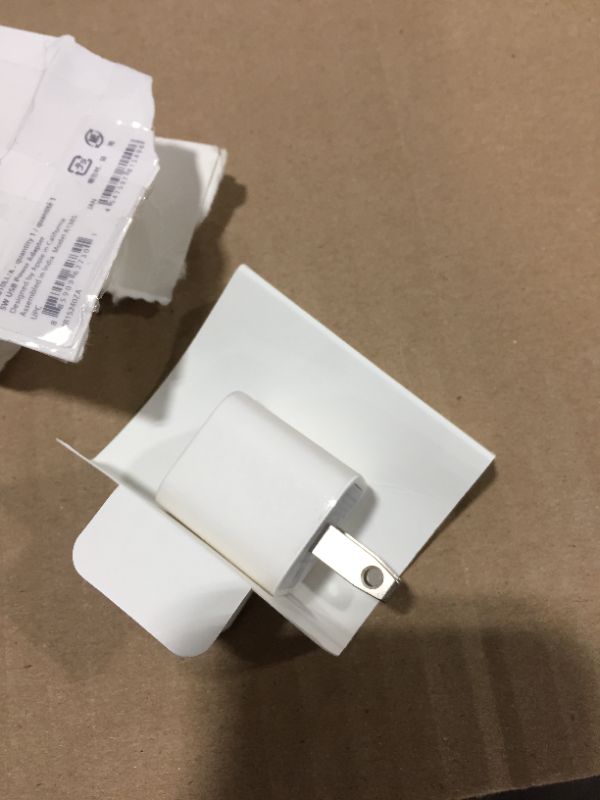 Photo 2 of Apple 5W USB Power Adapter
