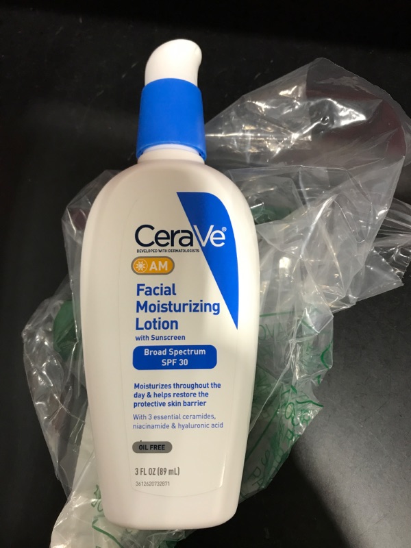 Photo 2 of CeraVe AM Facial Moisturizing Lotion SPF 30 | Oil-Free Face Moisturizer with Sunscreen | Non-Comedogenic | 3 Ounce
exo 06/2024