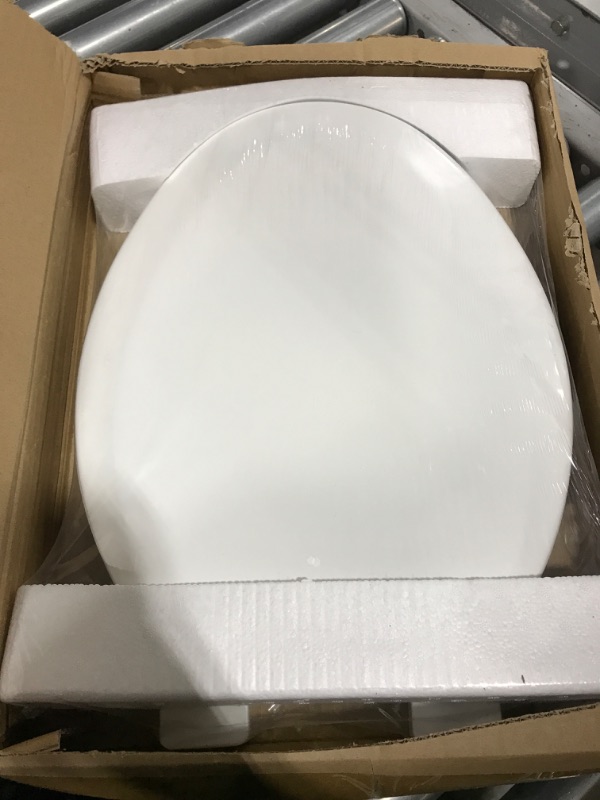 Photo 2 of AINAZHI White Wooden Toilet Seat, Fast and Secure installation, Non-slip Seat, Easy Clean,Standard for All American Round Toilets
