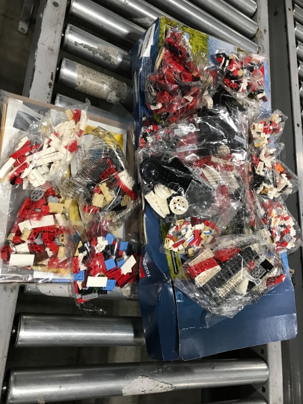 Photo 1 of LEGO Creator Expert Volkswagen T1 Camper Van 10220 Construction Set (1334 Pieces)
