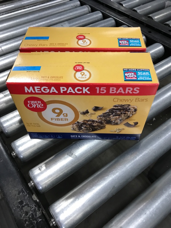 Photo 2 of /Fiber One Chewy Bars Oats & Chocolate Fiber Snacks Mega Pack 15 Ct (2 PACK) EXP DATE DATE 07/038/2021***