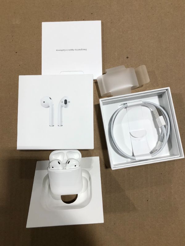 Photo 2 of Apple AirPods (2nd Generation)
