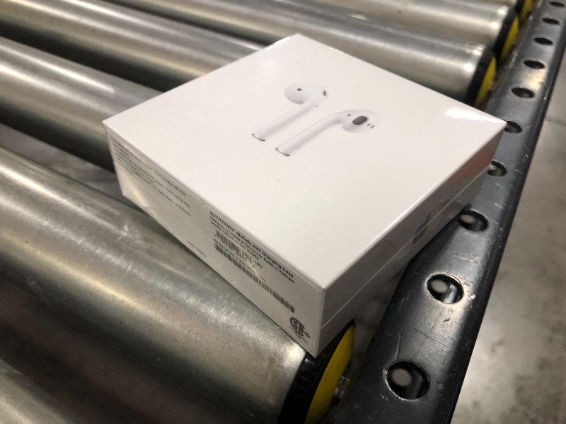 Photo 2 of Apple - AirPods with Charging Case (2nd generation) - White
