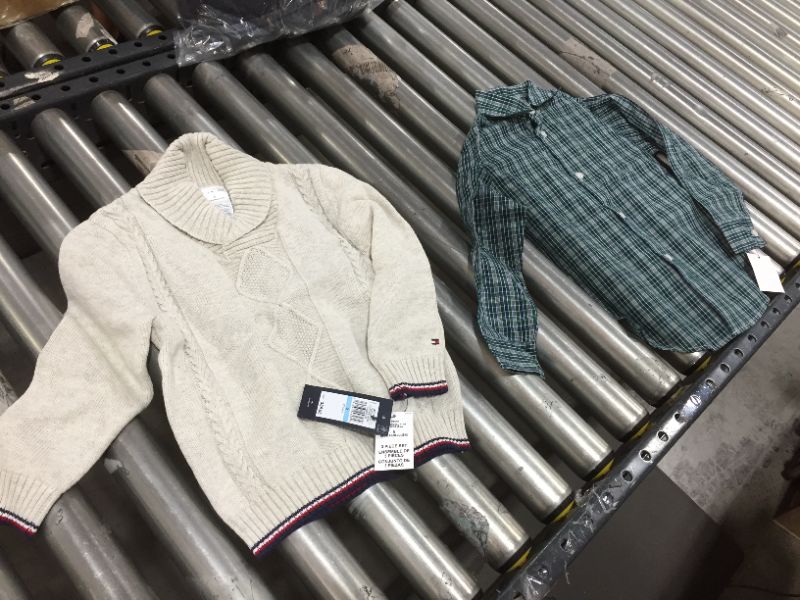 Photo 1 of BOYS 4-7 TOMMY HILFIGER 2 PIECE SET, SIZE 5 