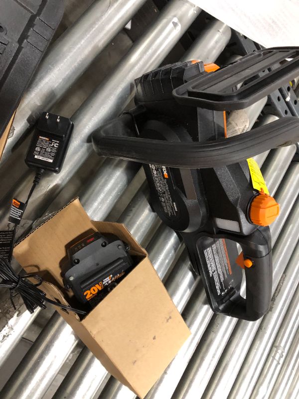 Photo 2 of Worx WG322 Cordless Chainsaw Li-On 20V
