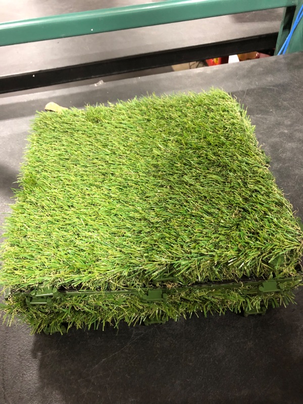 Photo 2 of 5pk of fake grass patches 13x13in