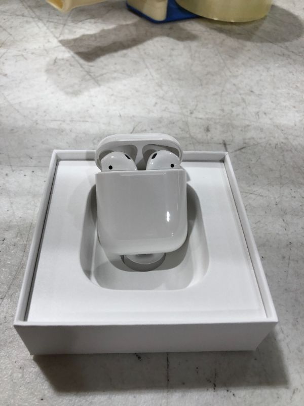 Photo 2 of Apple AirPods (2nd Generation)
