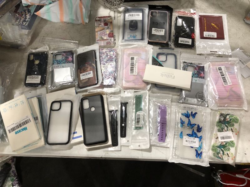 Photo 1 of miscellaneous bundle of items, electronic accessories 