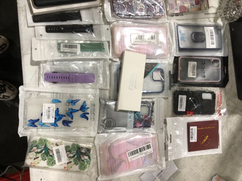 Photo 3 of miscellaneous bundle of items, electronic accessories 