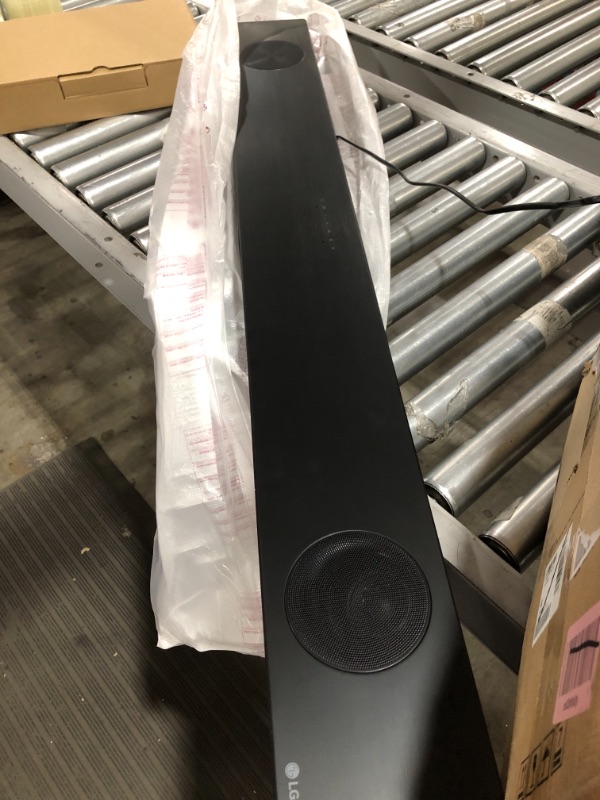 Photo 1 of LG SP9YA 5.1.2 Ch Dolby Atmos Soundbar with Wireless Subwoofer 

