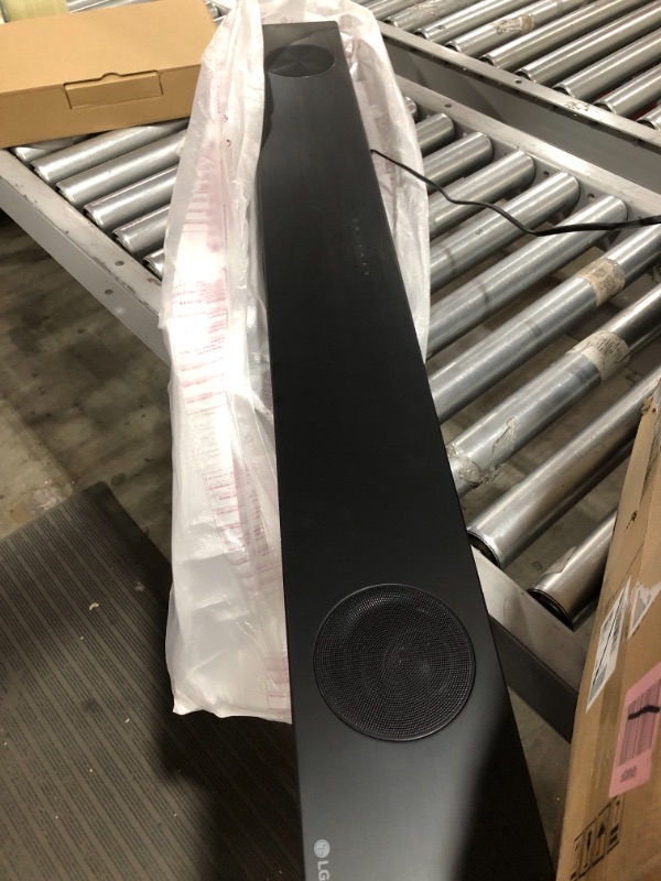 Photo 4 of LG SP9YA 5.1.2 Ch Dolby Atmos Soundbar with Wireless Subwoofer 
