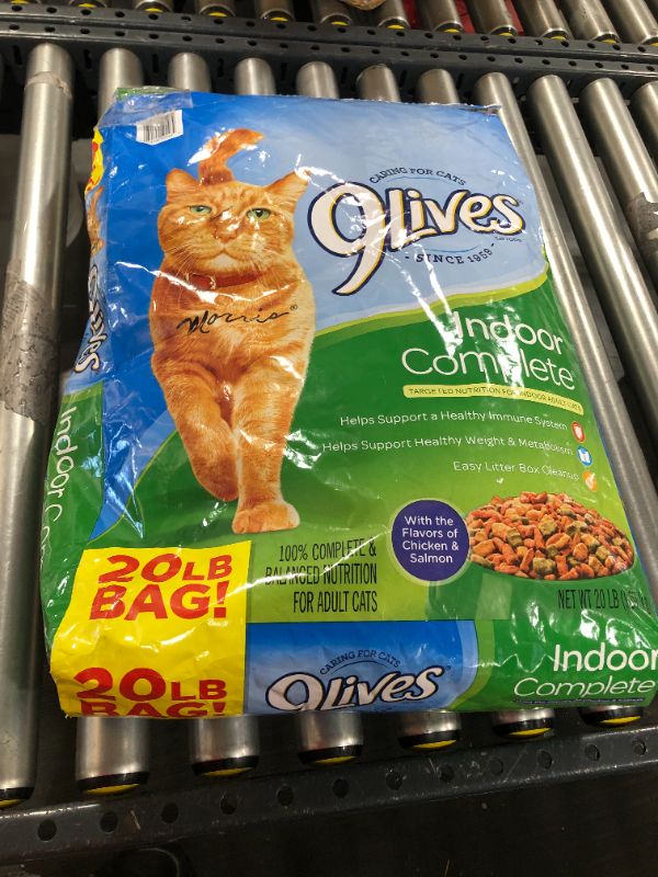 Photo 2 of 9Lives Dry Cat Food
Best by: 02/25/2022