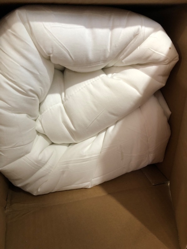 Photo 2 of All-Season Queen Size Comforter White Quilted Down Alternative Duvet Insert