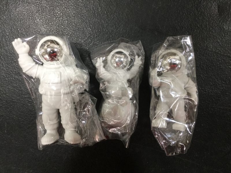 Photo 3 of 3Pcs Astronaut Statue Decor Set