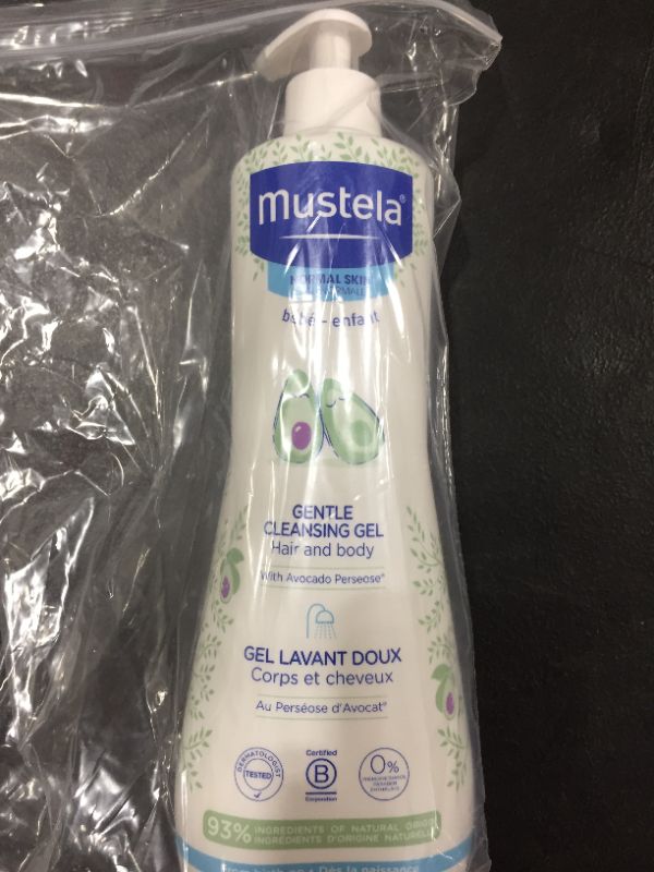 Photo 4 of Mustela® Gentle Cleansing Gel with Avacado Perseose in White