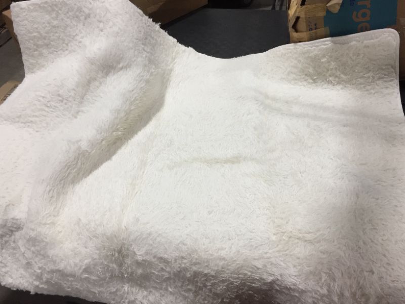 Photo 2 of [4ft x 6ft] Ultra Soft Fluffy Shag Rug with anti slip backing [White]