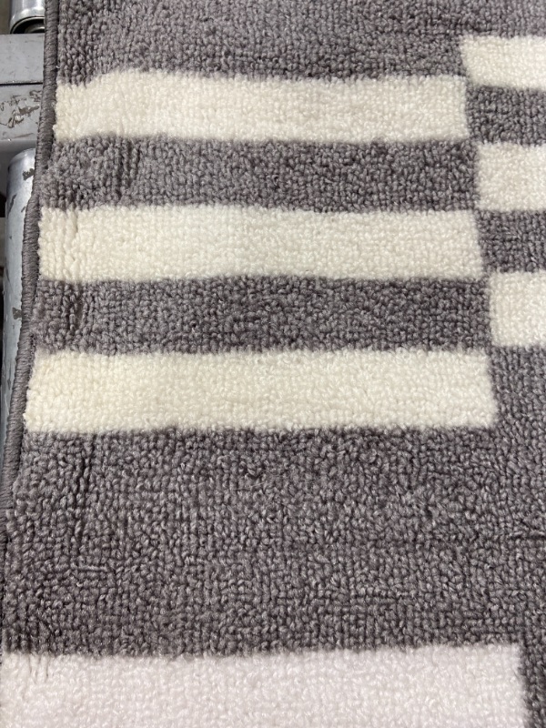 Photo 1 of 4'x6' Broken Striped Rug Gray