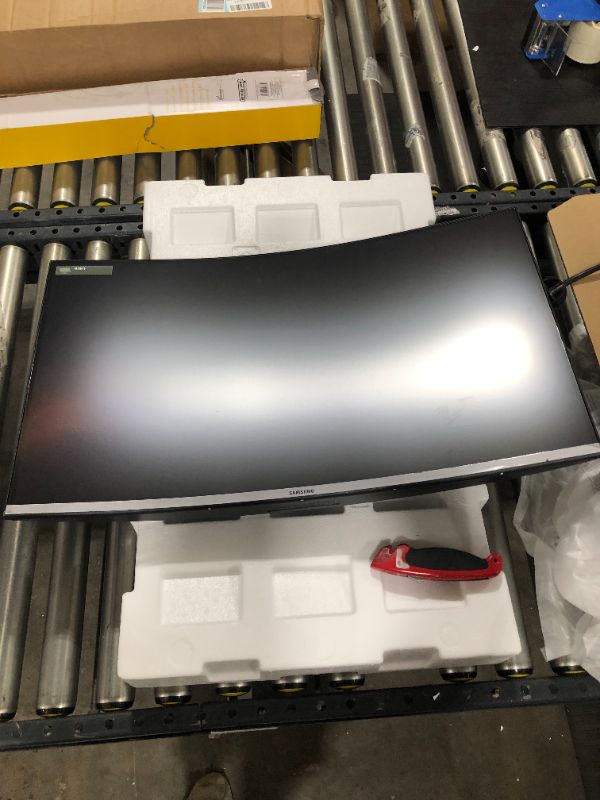 Photo 4 of SAMSUNG UR59 Series 32-Inch 4K UHD (3840x2160) Computer Monitor, Curved, HDMI, Display Port, 3-sided border-less, Eye Saver Mode (LU32R590CWNXZA)