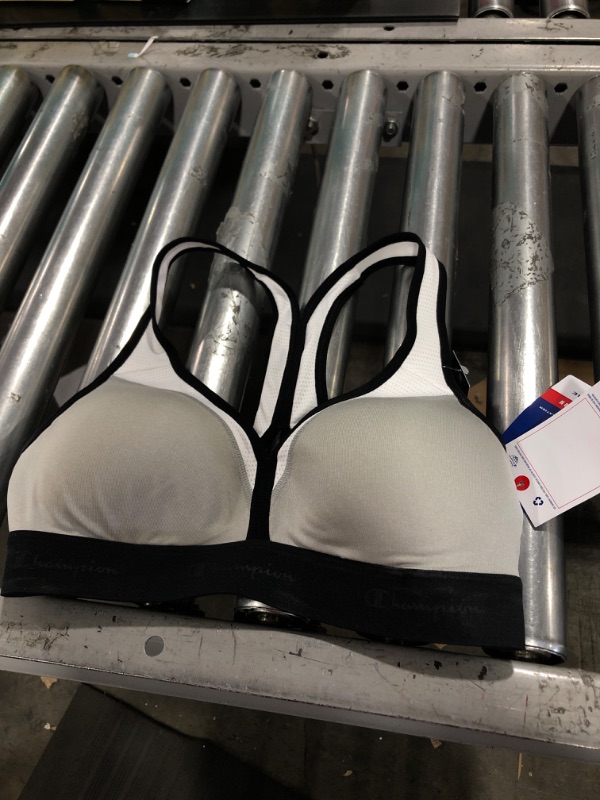 Photo 2 of Champion Women's The Curvy Sports Bra (M)