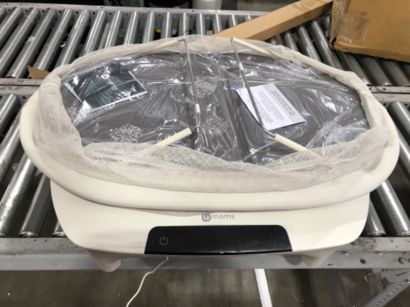 Photo 3 of 4moms mamaRoo sleep bassinet

