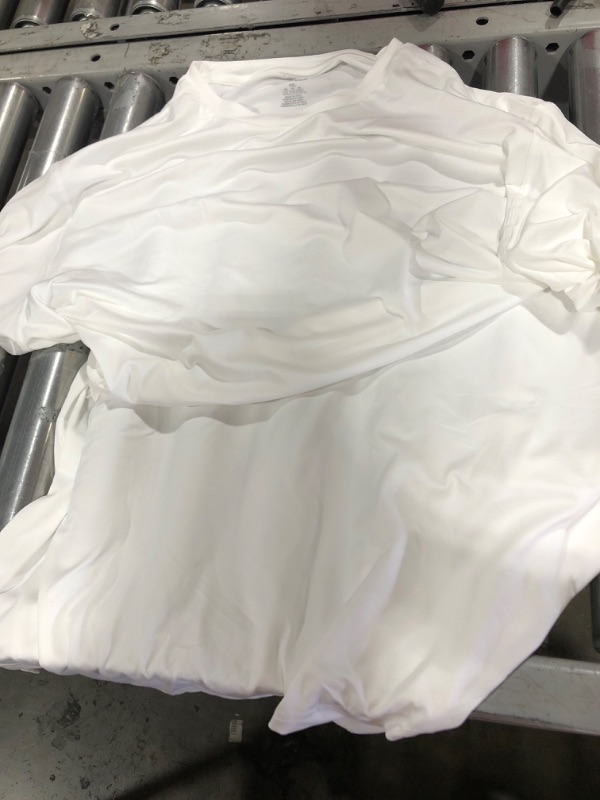 Photo 1 of Generic white long sleeve dry fit 
Size XXL