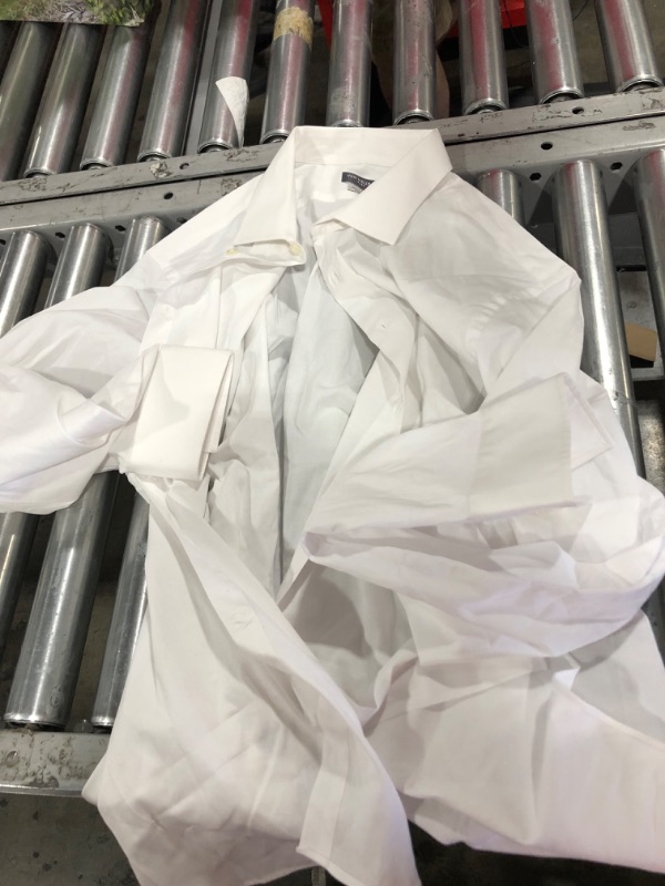 Photo 1 of Van Heusen Men's Dress Shirt Regular Fit Flex Collar Stretch Solid
