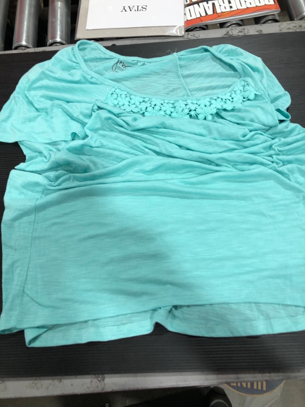 Photo 1 of Generic womens blue top 
Size lX