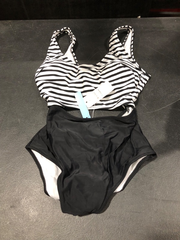 Photo 1 of Women's 1 Piece Swim Suit Medium 