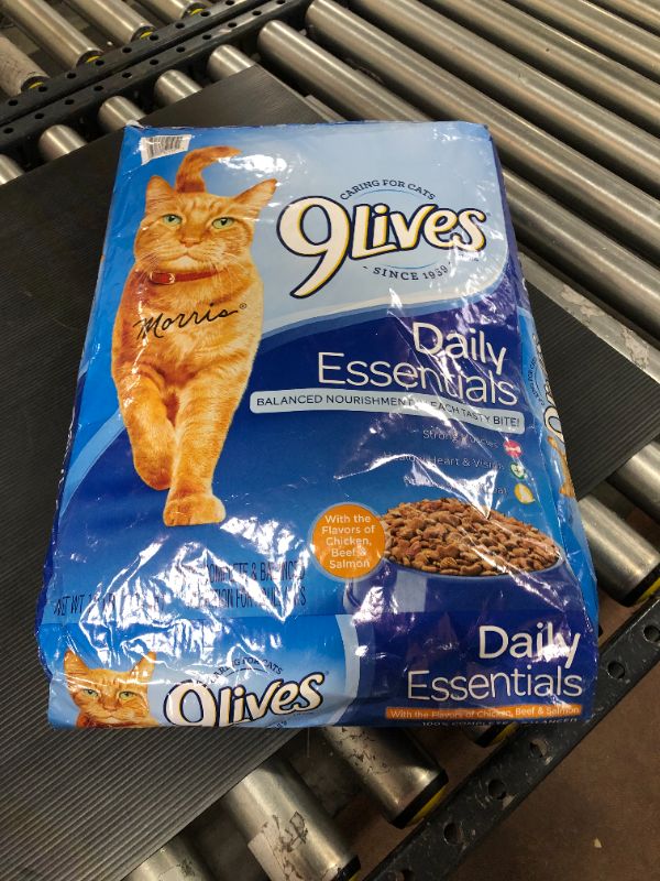 Photo 2 of 9Lives Dry Cat Food 12lb - BEST BY 05/27/2022