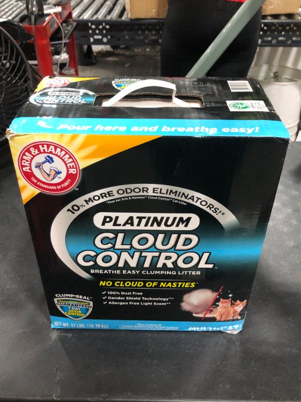 Photo 1 of ARM & HAMMER Cloud Control Platinum Clumping Cat Litter 37LB
