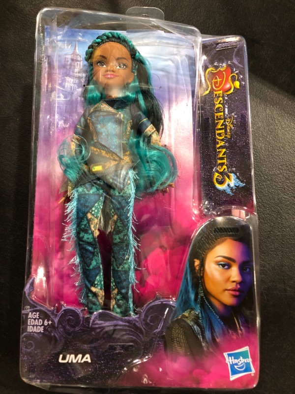 Photo 3 of Disney Descendants Uma Fashion Doll, Inspired by Descendants 3  ** NEW IN PACKAGE **
