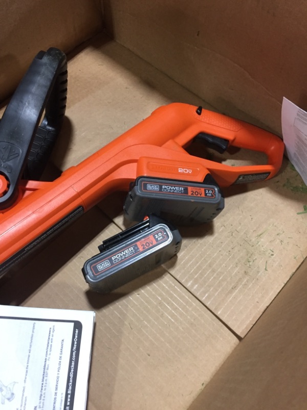 Photo 4 of BLACK+DECKER trimmer/Edger 2 batteries
