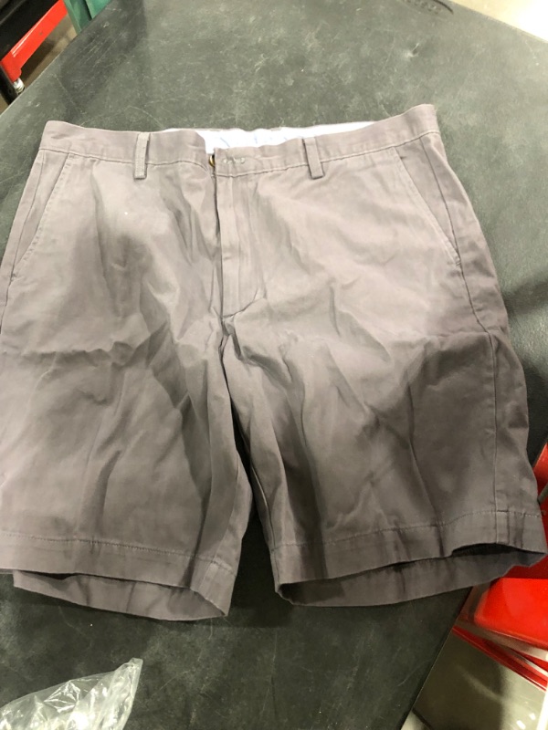 Photo 2 of Amazon Essentials Men's Classic-Fit 9" Short
SIZE 38 GREY