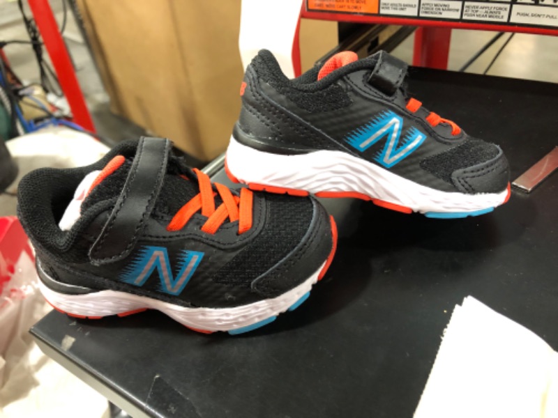 Photo 1 of New Balance Infant' 680 V6 Hook and Loop Running Shoes, Infant size 4
