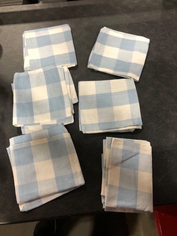 Photo 1 of 6pk of blue plaid table cloths