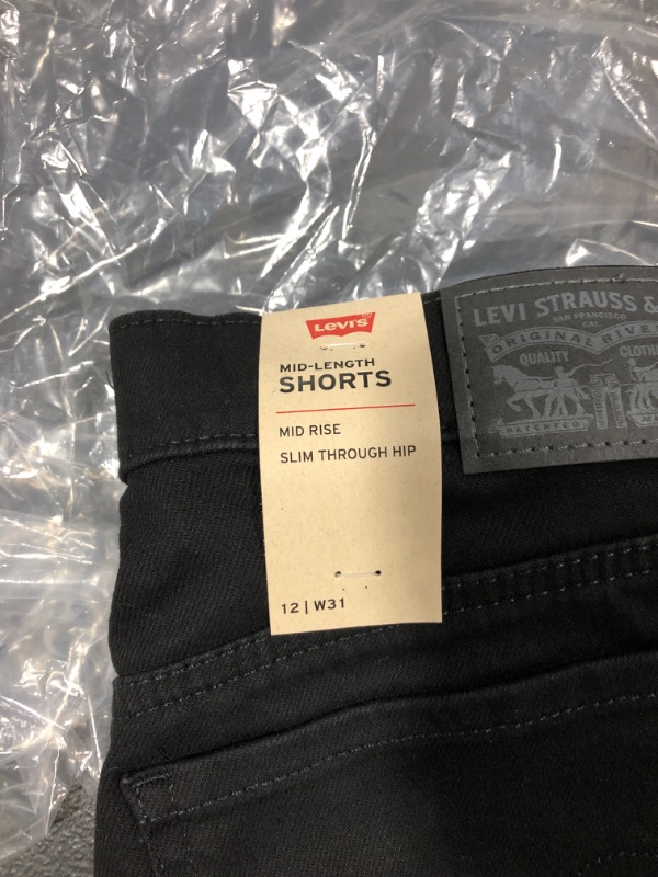 Photo 3 of Levi's Women's Mid Length Shorts, Size 31