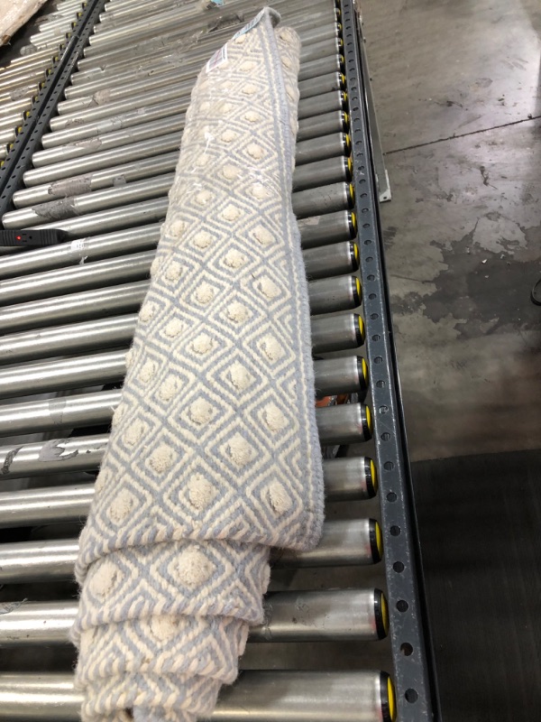 Photo 1 of 4x6ft white diamond patterned rug 