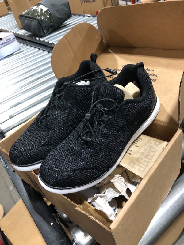Photo 1 of Black tennis shoes. size : 9 & 1/2