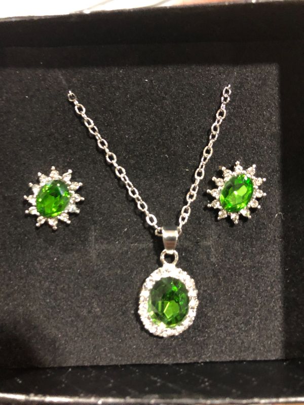 Photo 1 of Green earrings and necklace set