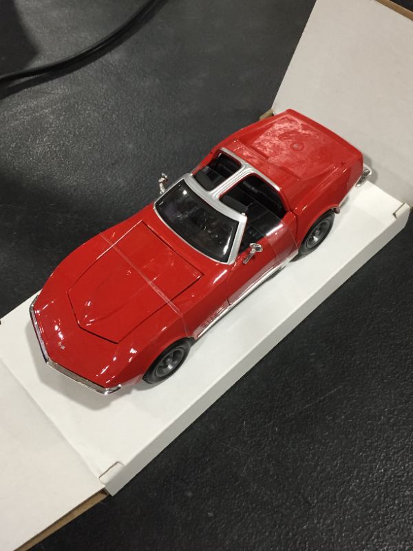 Photo 2 of Maisto 1970 Chevy Corvette T-Top 1/24 Scale Diecast Model Car Red