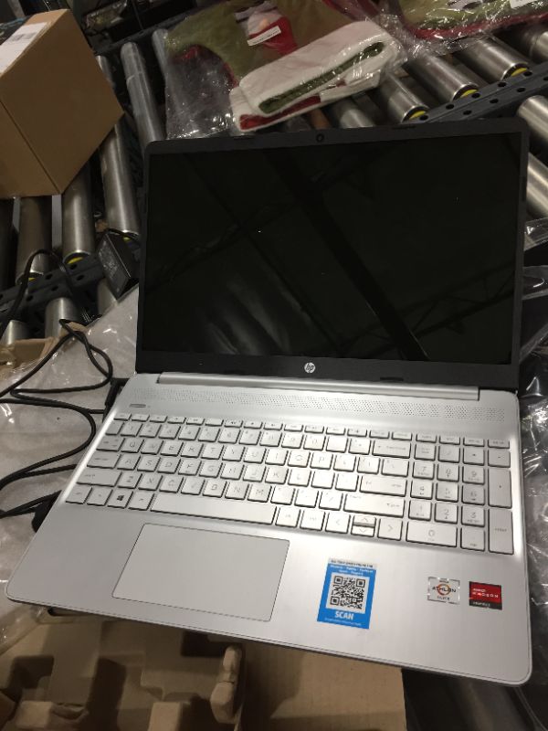 Photo 1 of HP 15.6" HD Intel 10th Gen i3-1005G1 3.4GHz 8GB RAM 256GB SSD Win 10 Laptop
DOES NOT POWER ON